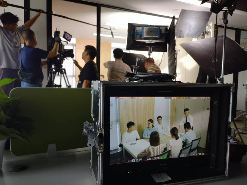 灵璧县TVC拍摄公司：科技产品视觉化大师，诠释未来感与功能美学